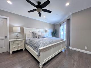 Stunning 8 bedroom 6 bathroom Pool Home - Anaheim - 9