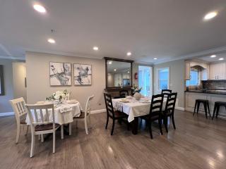 Stunning 8 bedroom 6 bathroom Pool Home - Anaheim - 8