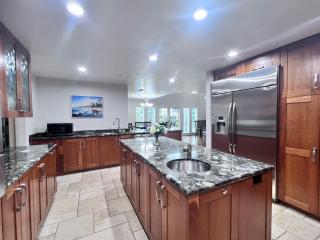 Fantastic 5 Bedroom 4 bath home with new Pool & Jacuzzi - Anaheim - 9