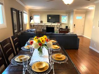 Anaheim California, Beautiful Pool Home, Short Walk to Disney - 2