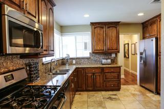 Amazing 5 bedroom, 1/2 Mile To Disneyland 1/4 mile to Anaheim Convention Ctr - Anaheim - 6