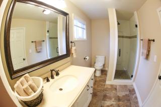 Anaheim California, Beautiful Pool Home, Short Walk to Disney - 1