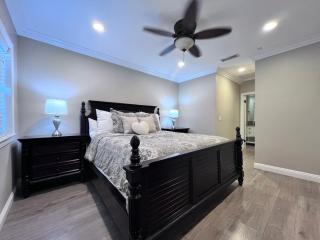 Stunning 8 bedroom 6 bathroom Pool Home - Anaheim - 4