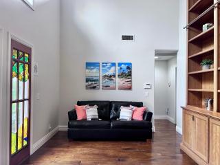 Fantastic 5 Bedroom 4 bath home with new Pool & Jacuzzi - Anaheim - 3