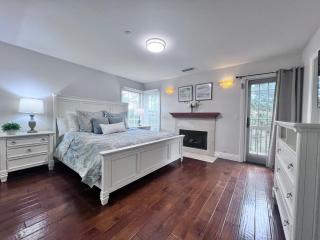 Fantastic 5 Bedroom 4 bath home with new Pool & Jacuzzi - Anaheim - 2