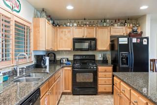 Iconic Location, Sleeps 11, Short drive to Ski and Bike Access, Private Hot Tub, View of Olympic Park - Park City - 9