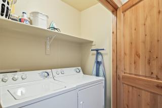 Iconic Location, Sleeps 11, Short drive to Ski and Bike Access, Private Hot Tub, View of Olympic Park - Park City - 4