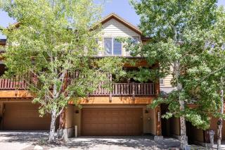 Iconic Location, Sleeps 11, Short drive to Ski and Bike Access, Private Hot Tub, View of Olympic Park - Park City - 2