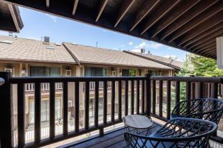 Chic Studio, Sleeps 2, Walk to Dining and Skiing, Shared Pool, Hot Tub, and Tennis - Park City - 7