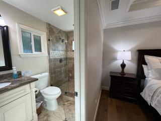 Fantastic 6 bedroom, 45 bath home (4 master Suites), pool home - Anaheim - 1