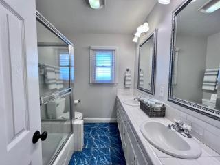 Stunning 5 Bedroom, 3 Bath Home 1/2 Mile Walk To Disney - Anaheim - 7