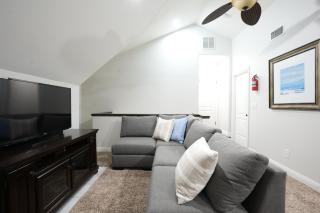 Sweet 4 bedroom, 3 bath plus Loft Bedroom, Pool Home - Anaheim - 4