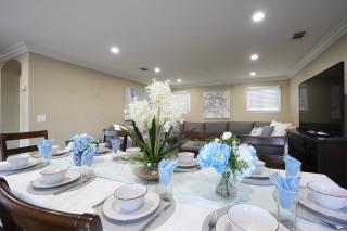 Stunning 5 Bedroom, 3 Bath Home 1/2 Mile Walk To Disney - Anaheim - 4
