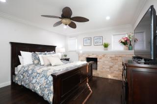Stunning 5 Bedroom, 3 Bath Home 1/2 Mile Walk To Disney - Anaheim - 2