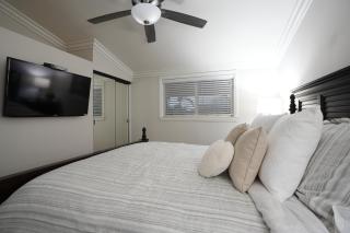 Sweet 4 bedroom, 3 bath plus Loft Bedroom, Pool Home - Anaheim - 2