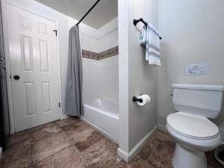 Large Family Pool Home 25 Miles To Disney w/3 King Beds!!! - Anaheim - 2