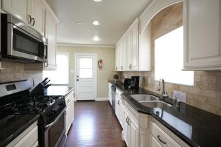 Classy 4 Bedroom 3 Bath Pool Home 3/4 Mile Walk To Disney - Anaheim - 4