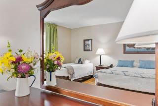 Top Floor Handicap Accessible Bay View - 8