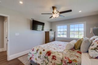 Gorgeous Upgraded 5 Bedroom & 3 Bath Home with pool - Orange - 3