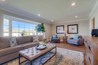 Gorgeous Upgraded 5 Bedroom & 3 Bath Home with pool - Orange - 2