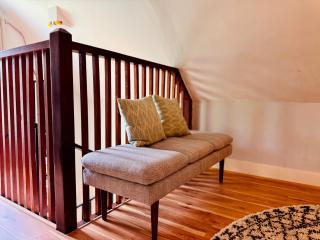 Charming 1BD Loft in Shelburne - 1