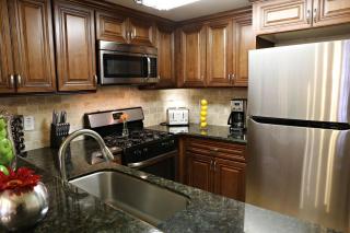 Luxurious 2 Bedroom Condo Shortest Walk To Disney - Anaheim - 9
