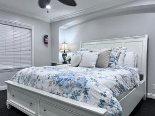 Spectacular 5 Bedroom, 4 Bath Pool Home Near Disney - Anaheim - 8