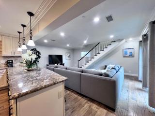Spectacular 5 Bedroom, 4 Bath Pool Home Near Disney - Anaheim - 7