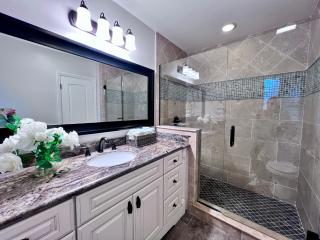 Spectacular 5 Bedroom, 4 Bath Pool Home Near Disney - Anaheim - 6