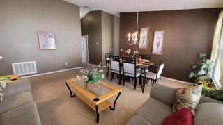 4 Bedroom Villa in Hampton Lakes - 5