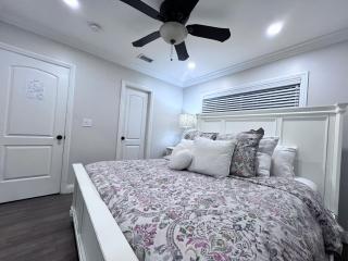Spectacular 5 Bedroom, 4 Bath Pool Home Near Disney - Anaheim - 3