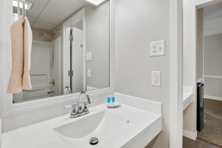 Top Floor Deluxe Suite Bay View - North East - 4
