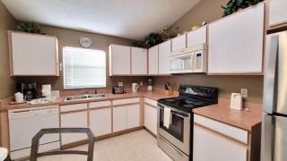 4 Bedroom Villa in Hampton Lakes - 1