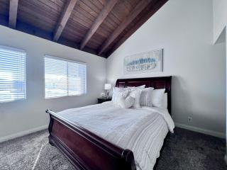 Luxurious 2 Bedroom Condo Shortest Walk To Disney - Anaheim - 7