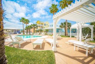 Turquoise Treasure - Boardwalk to the Beach! Beach Gear Credit I - 4