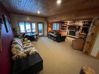 Grand View Log Cabin - Seeley - 8