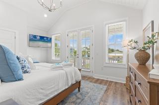 Spacious 6BR Beach Home Sleeps 15 – Relax & Reconnect at Coastal Breeze - 9