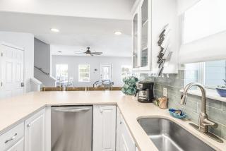 Blue Fin House- Pet Friendly & Boardwalk to the Beach! - 5