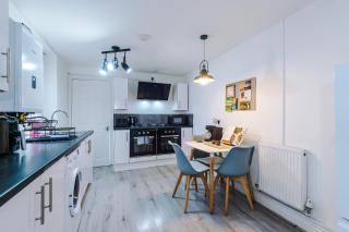 Huge Discounts Off Month Stays, Free Parking, Contractors - Liverpool - 8