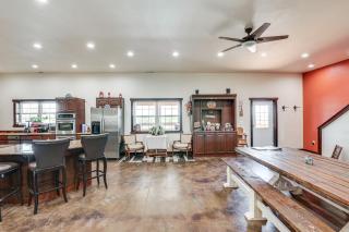 Pet-Friendly Lingle Ranch with Deck on 60 Acres! - - 5