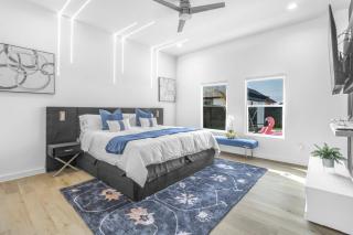 New Lux Modern 3BR Home Pool and Heated Spa Mini Golf - Edinburg - 3