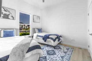Blissful Escape-Lux Modern 3BR Home Pool,Heated Spa and Mini Golf - Edinburg - 1
