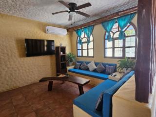 Private Zihua Beach Villa & Pool Sleeps 12 - Zihuatanejo - 9