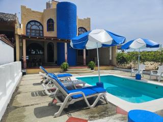 Private Zihua Beach Villa & Pool Sleeps 12 - Zihuatanejo - 8