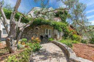 Apartments by the sea Necujam, Solta - 8691 - 4