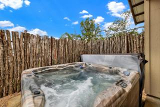 West End Luxury Retreat with Resort Style Pool and Hot Tub! - Fredericksburg - 3