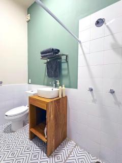 Americana Stay steps from Chapultepec cozy private bedroom - Guadalajara - 2