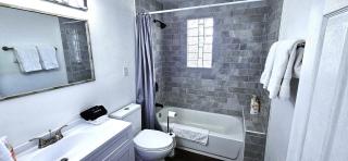 3Bd, King, Brkfst, Large TVs, WD, Sleeps 11, BBQ - 8