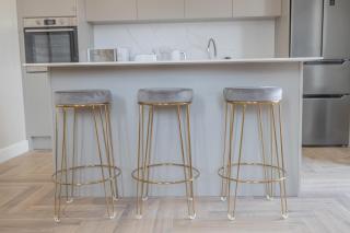 Luxury City Centre Apartment With Large Balcony Perfect For Couples & Businesses With Free Gym By The Pocklington - The Golden Mile Suite - Leicester - 7