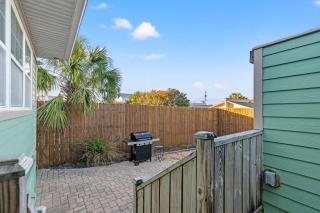 Just Beachy – 3BR Dog-Friendly Townhouse Near Beaches & Attractions! - 4